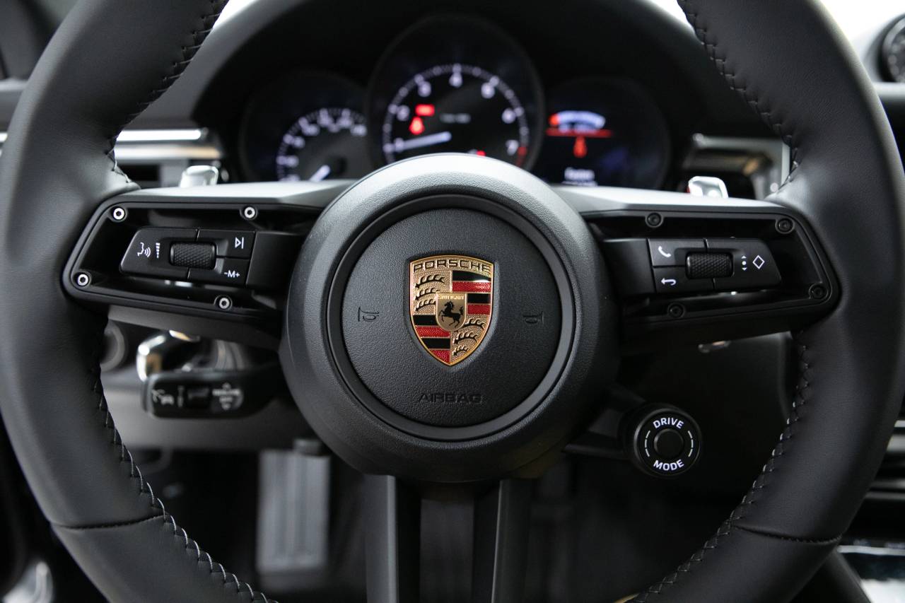 Thumbnail: 2026 Porsche Macan - 21