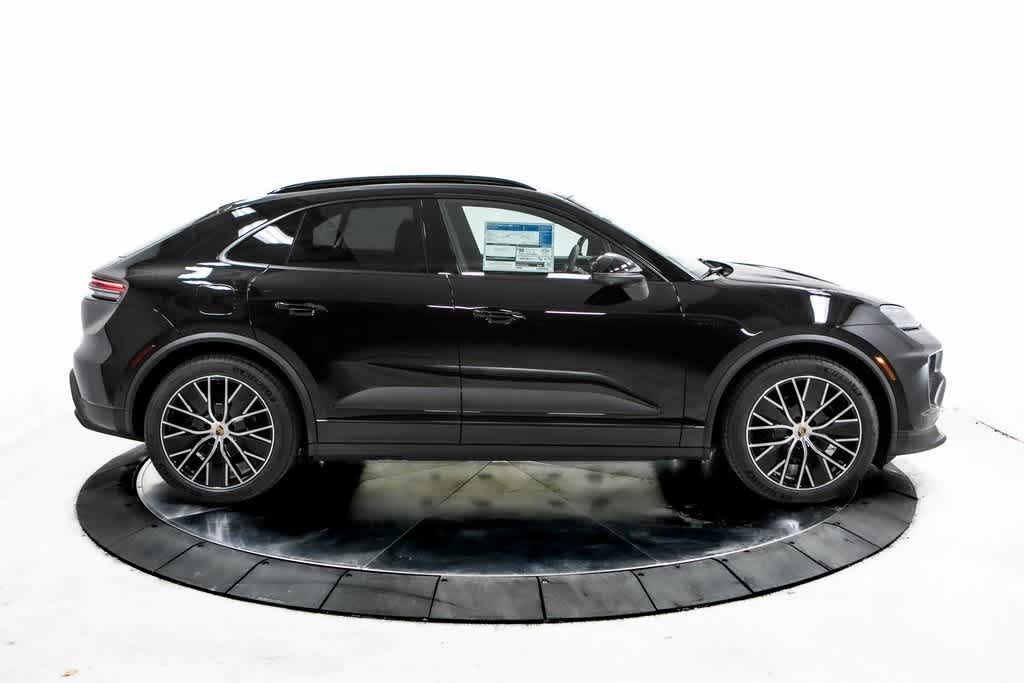 Thumbnail: 2025 Porsche Macan - 8