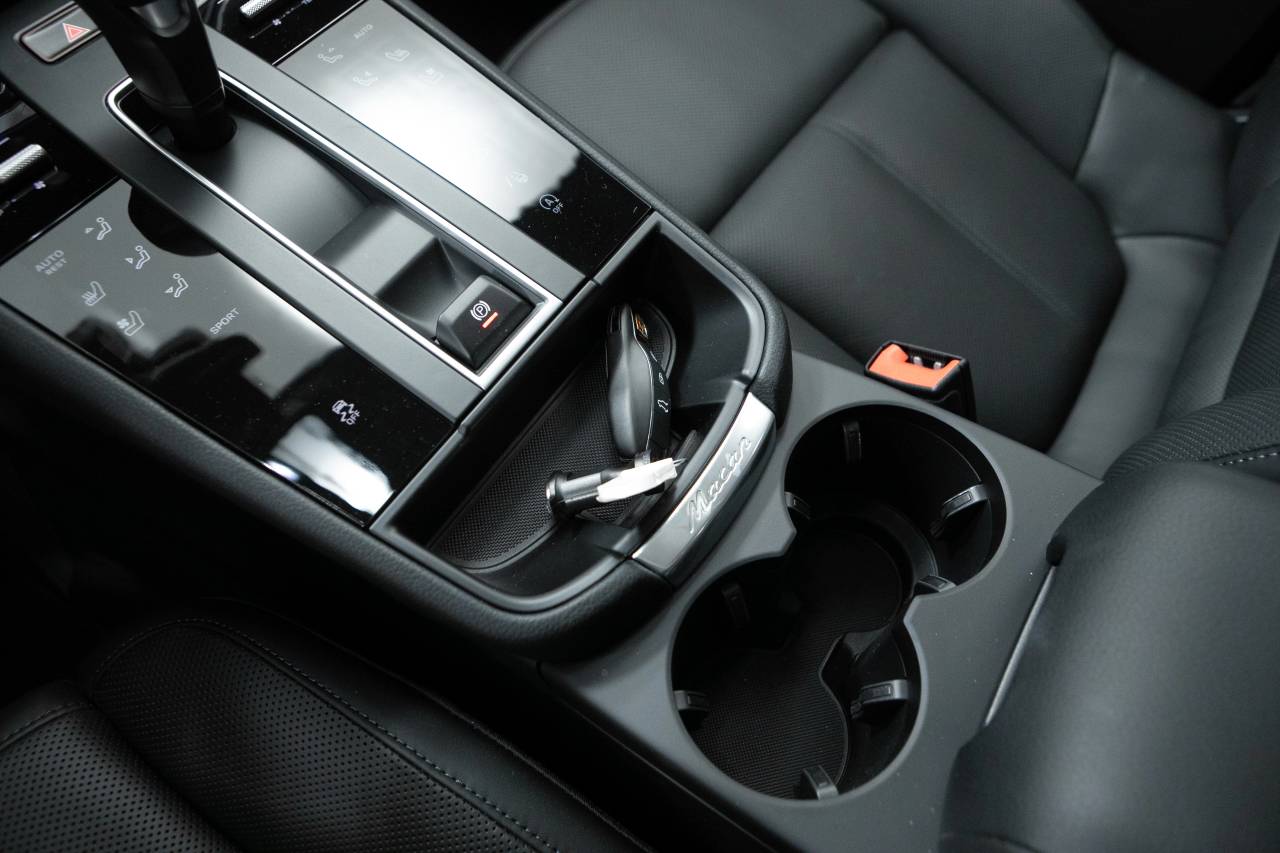 Thumbnail: 2026 Porsche Macan - 29