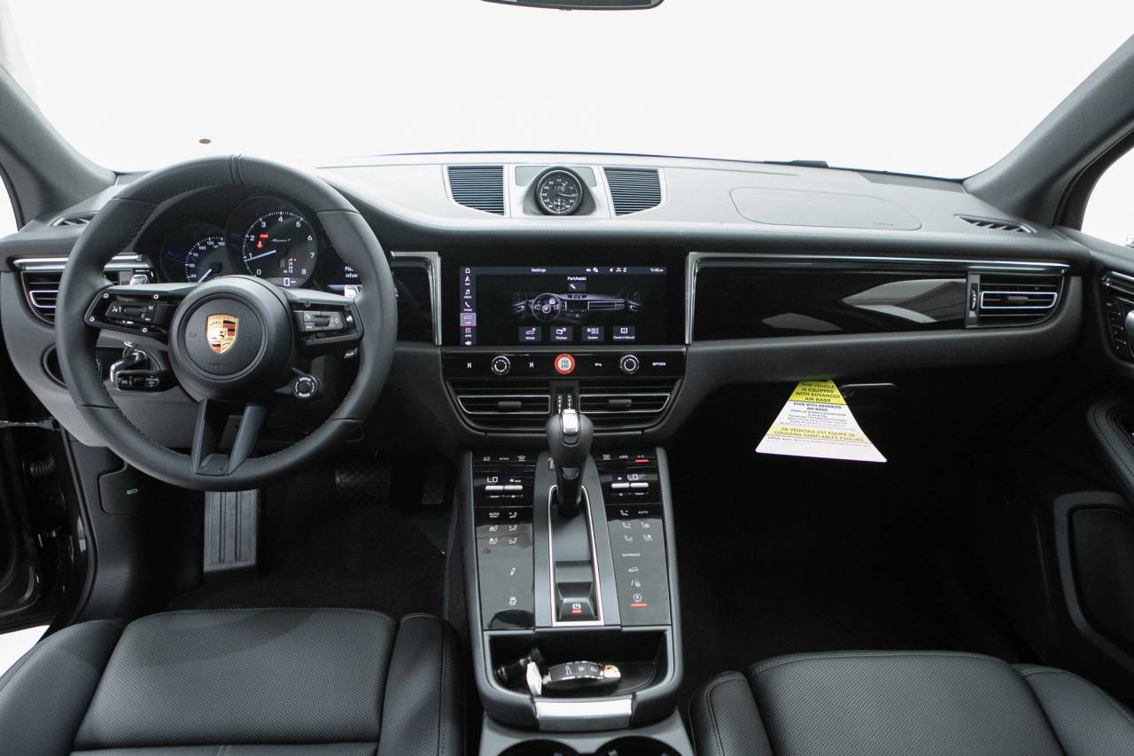 Thumbnail: 2026 Porsche Macan - 19