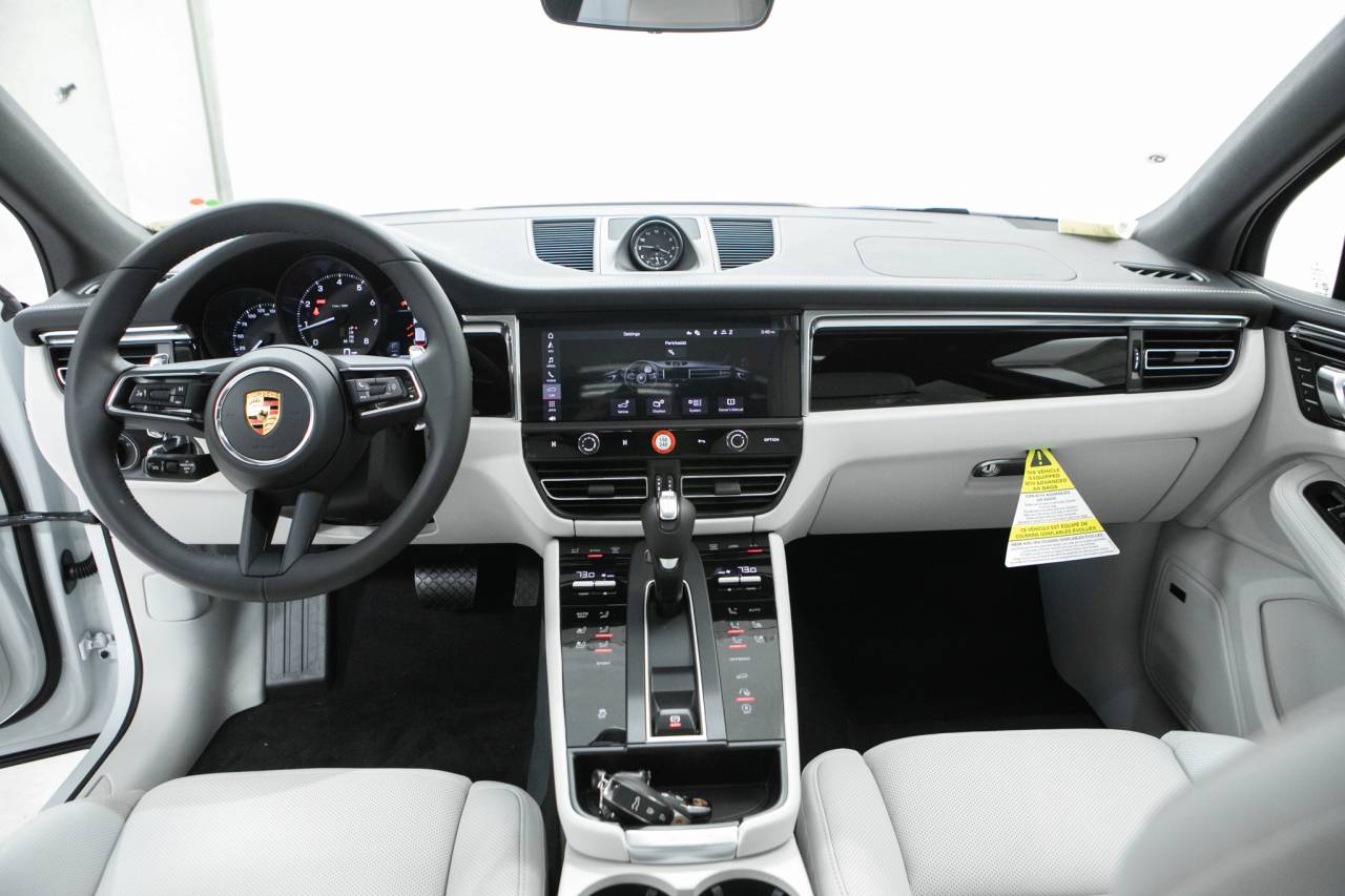 Thumbnail: 2026 Porsche Macan - 20