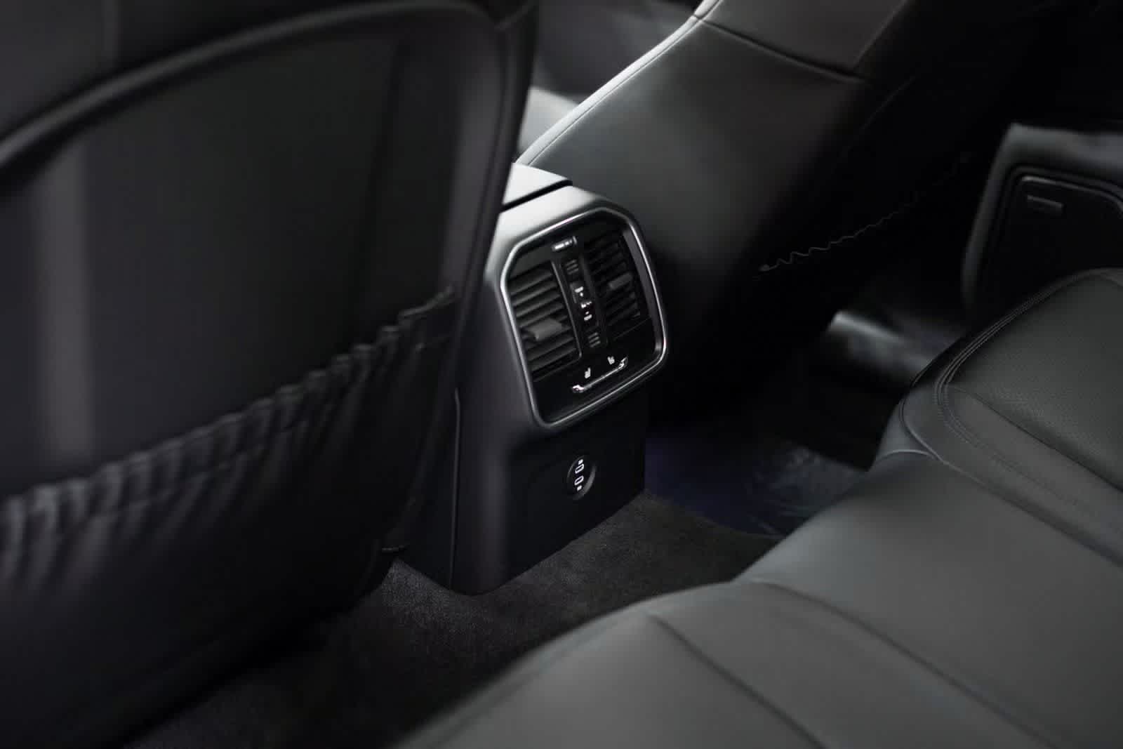 Thumbnail: 2025 Porsche Macan - 29