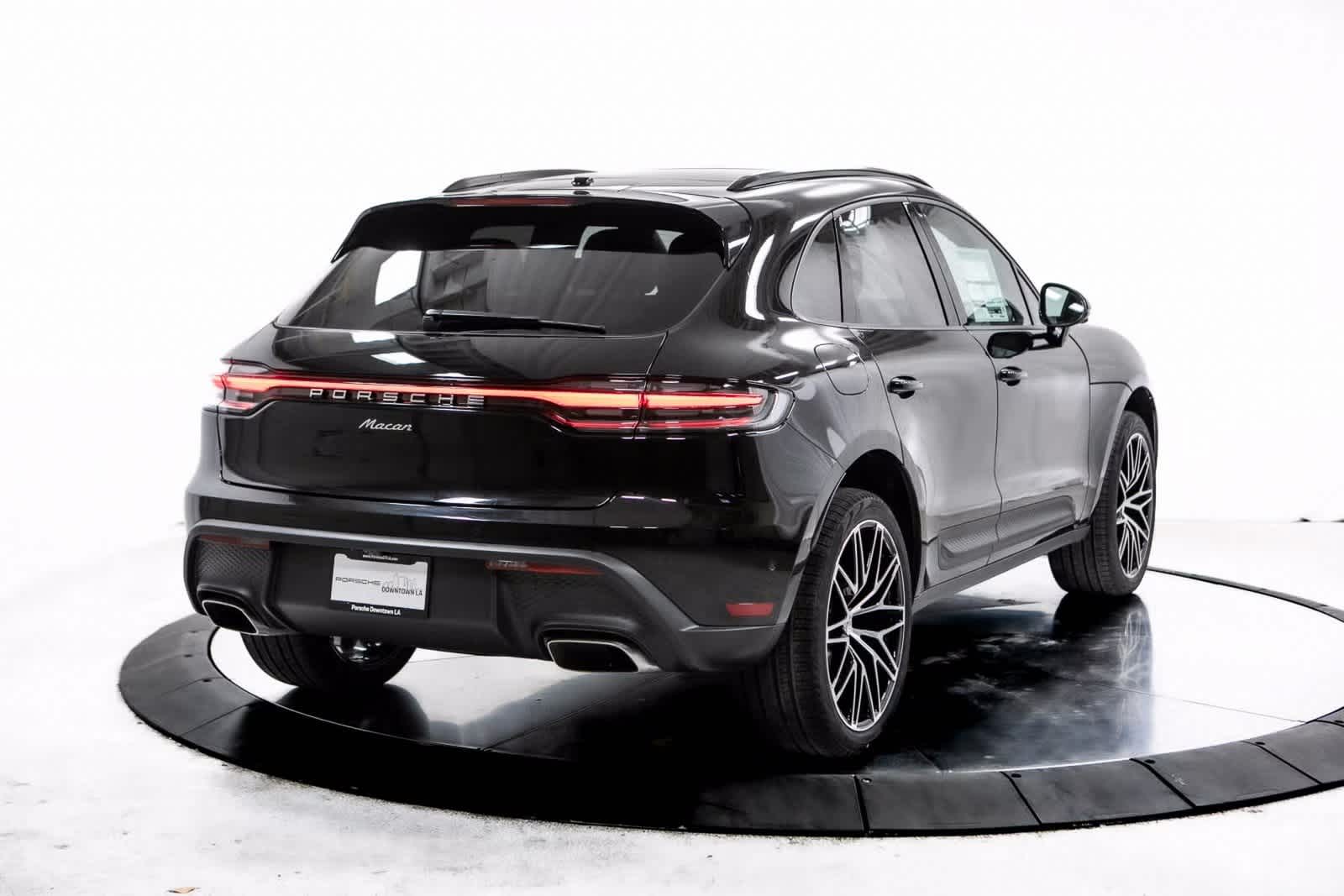 Thumbnail: 2025 Porsche Macan - 8