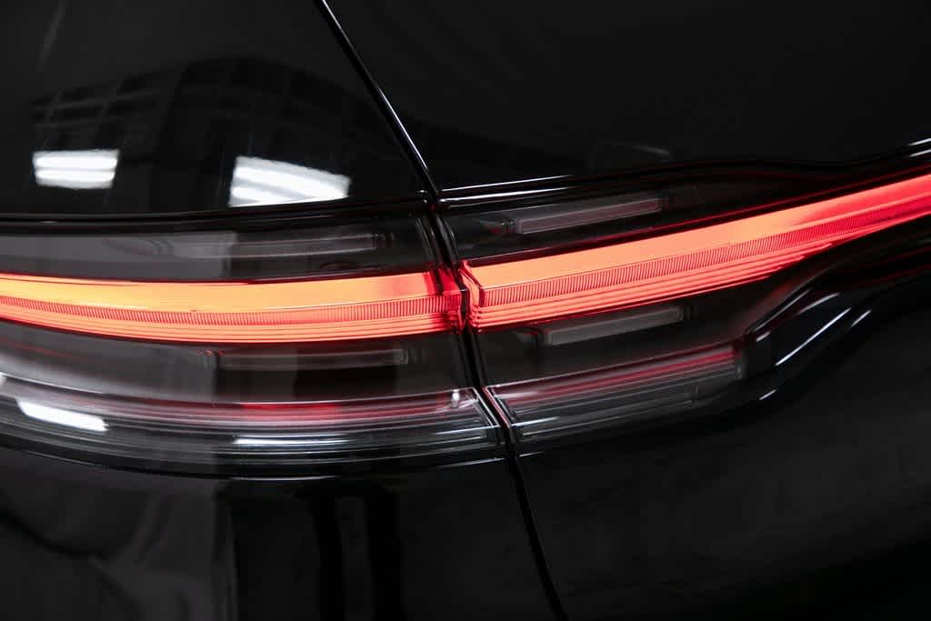 Thumbnail: 2025 Porsche Macan - 36