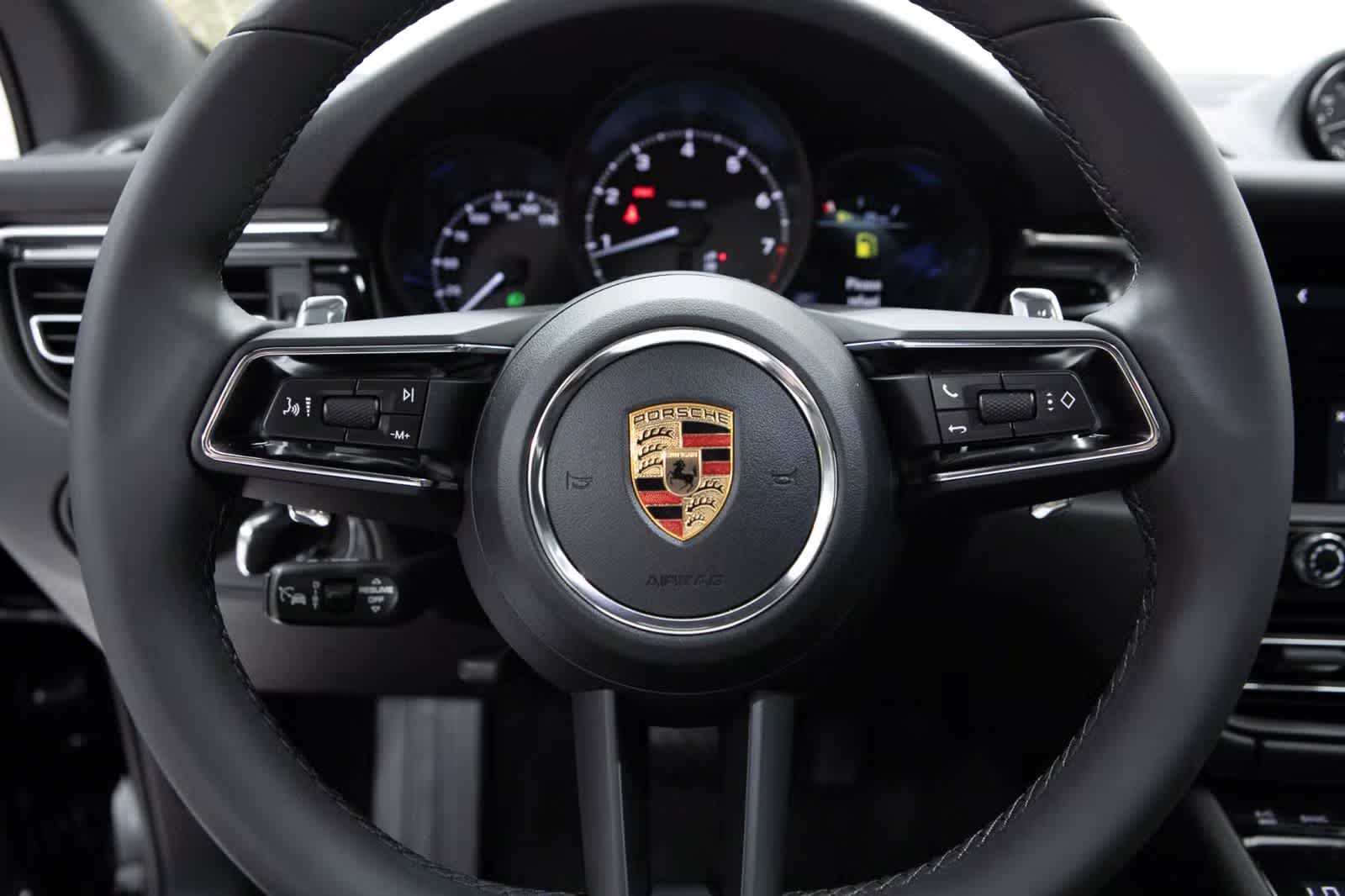 Thumbnail: 2026 Porsche Macan - 14