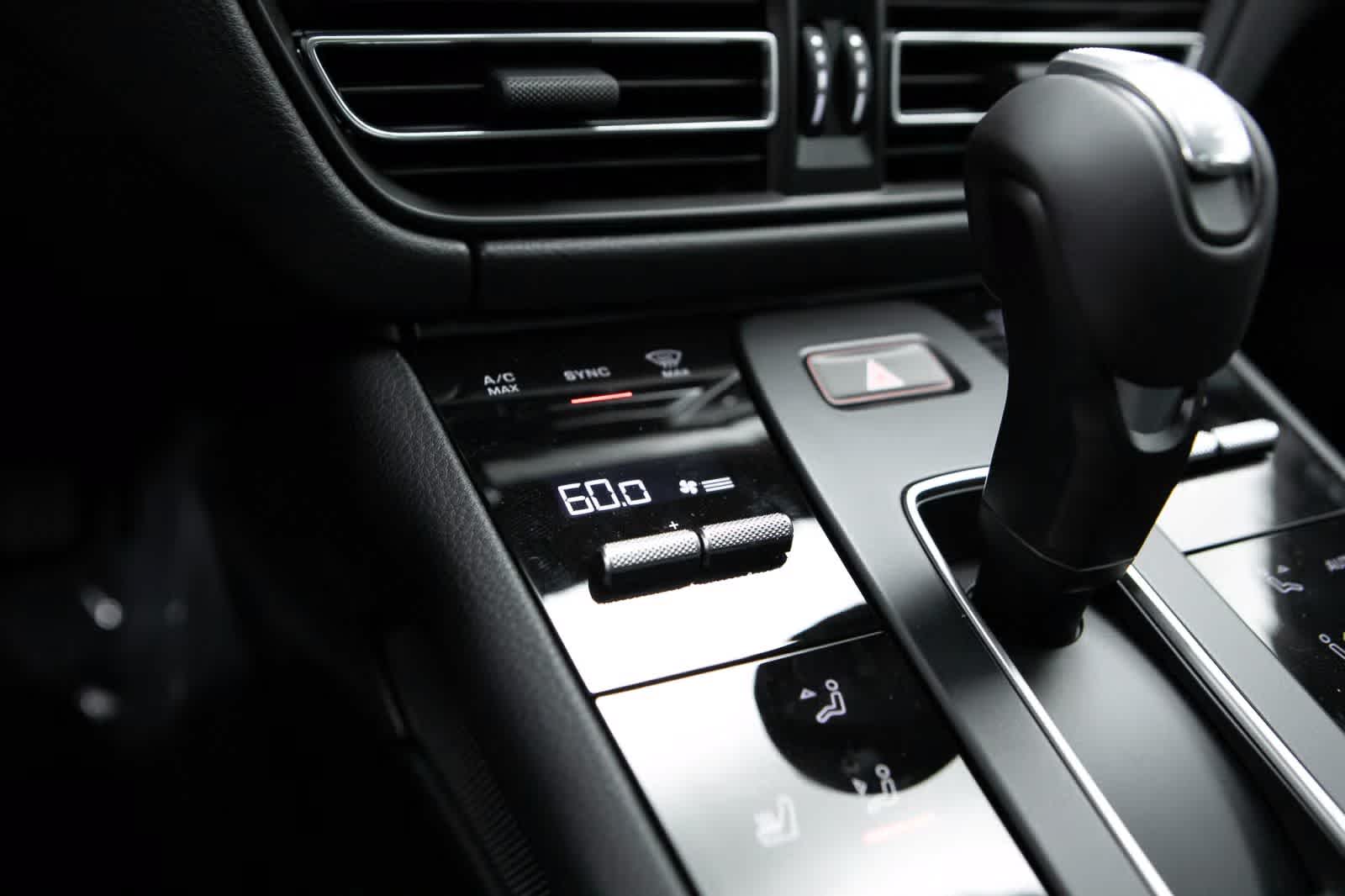 Thumbnail: 2026 Porsche Macan - 27