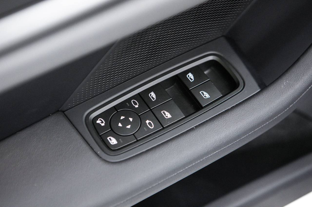 Thumbnail: 2026 Porsche Taycan - 25