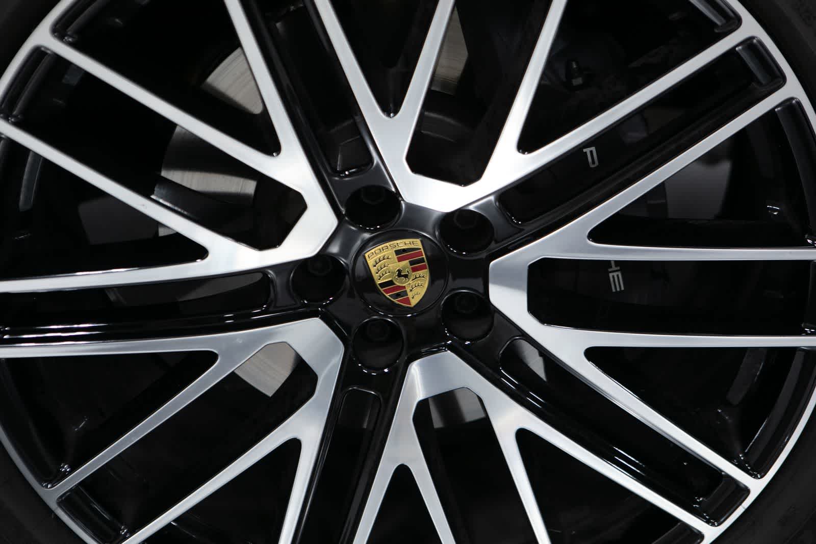 Thumbnail: 2026 Porsche Macan - 11