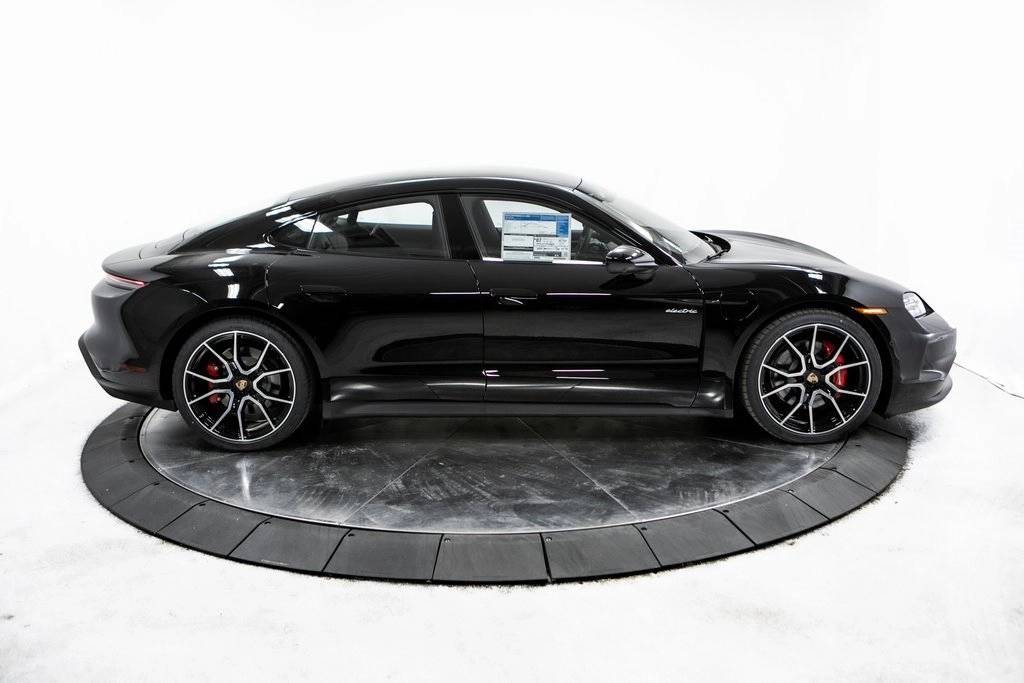 Thumbnail: 2025 Porsche Taycan - 8