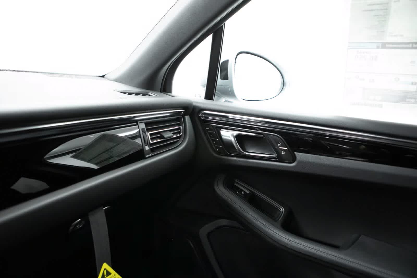 Thumbnail: 2026 Porsche Macan - 29