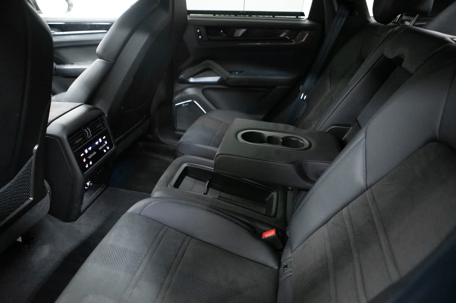 Thumbnail: 2025 Porsche Cayenne - 38