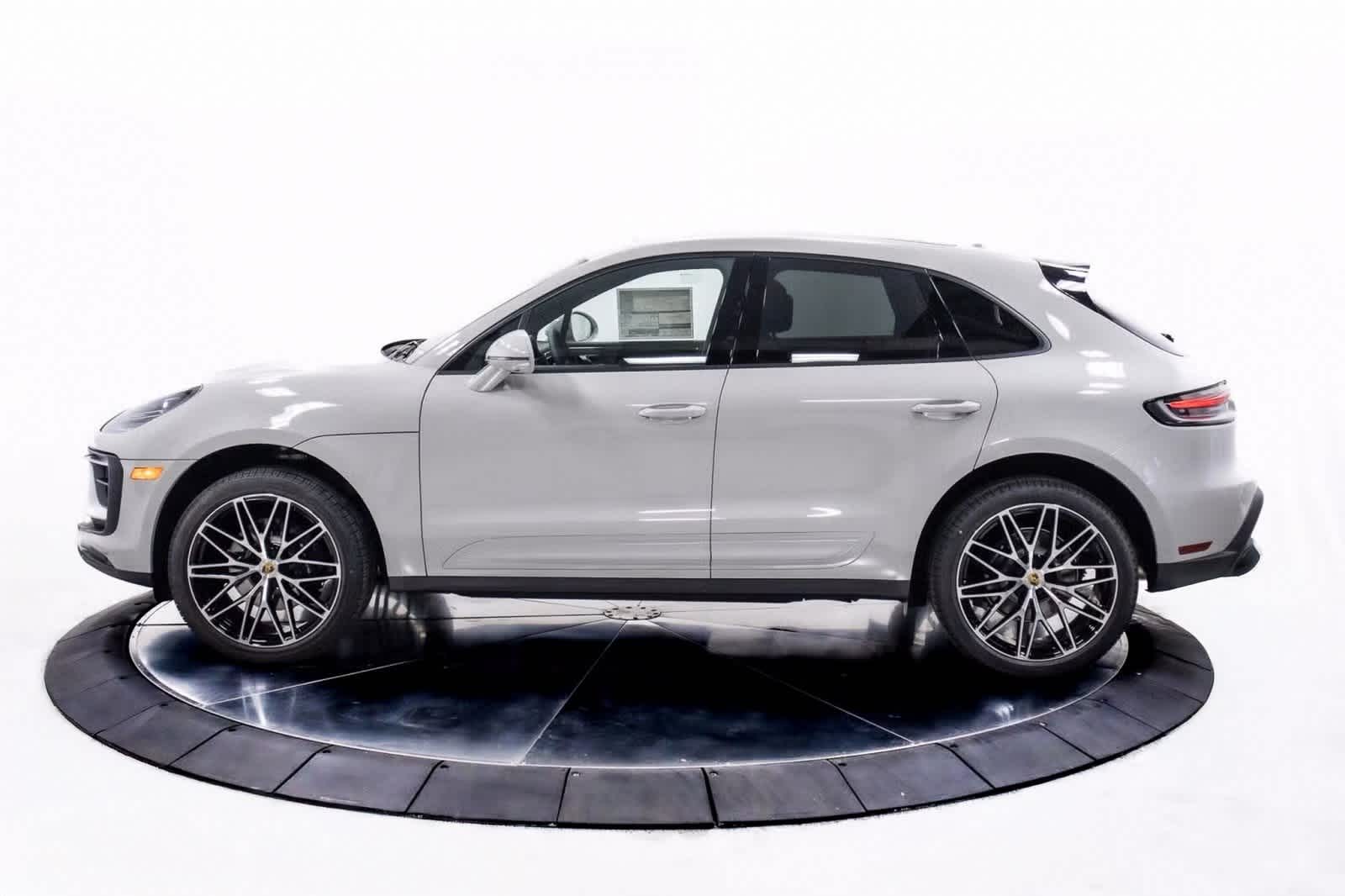 Thumbnail: 2025 Porsche Macan - 2