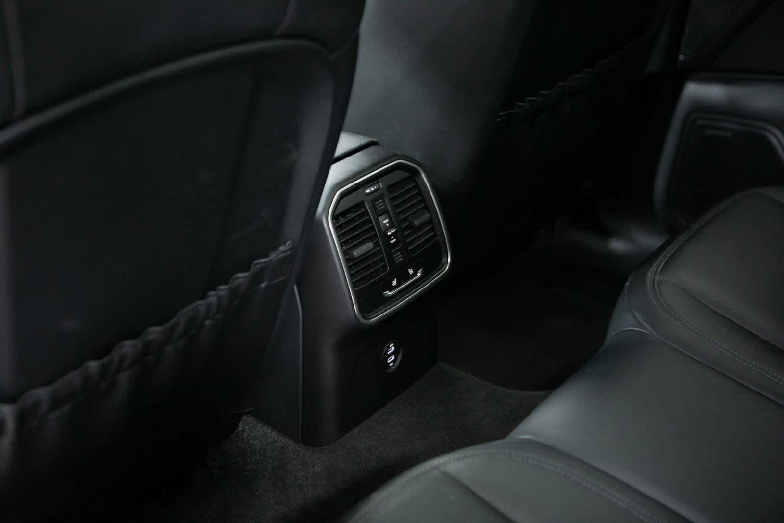 Thumbnail: 2025 Porsche Macan - 29