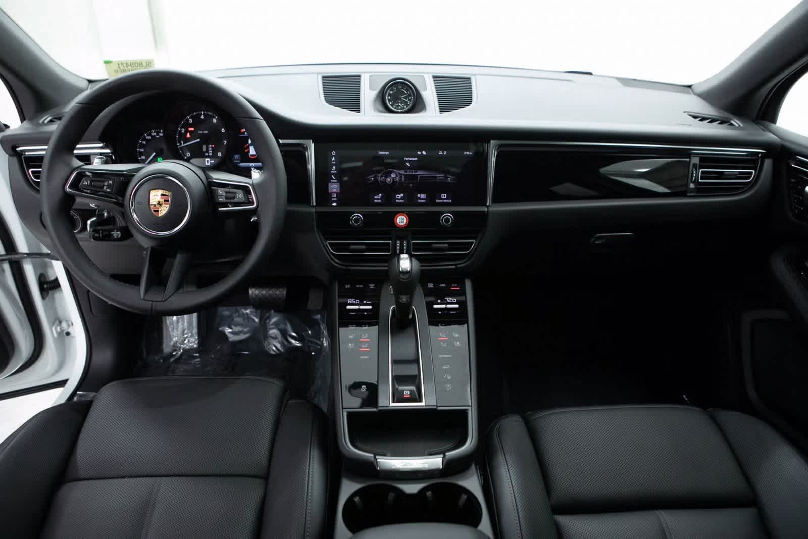 Thumbnail: 2025 Porsche Macan - 13