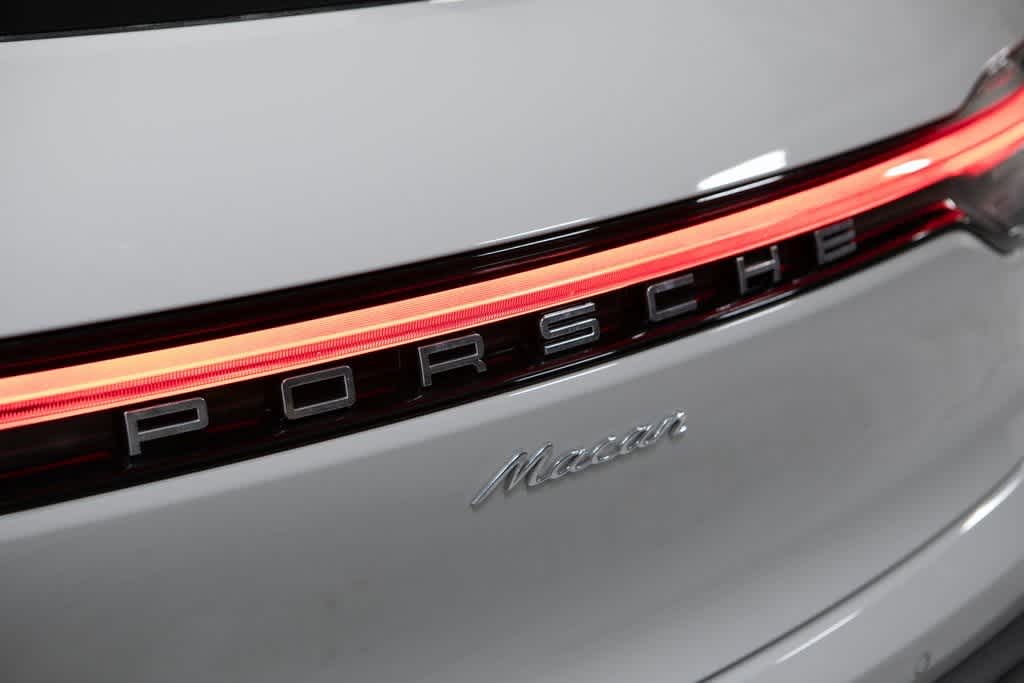 Thumbnail: 2025 Porsche Macan - 36