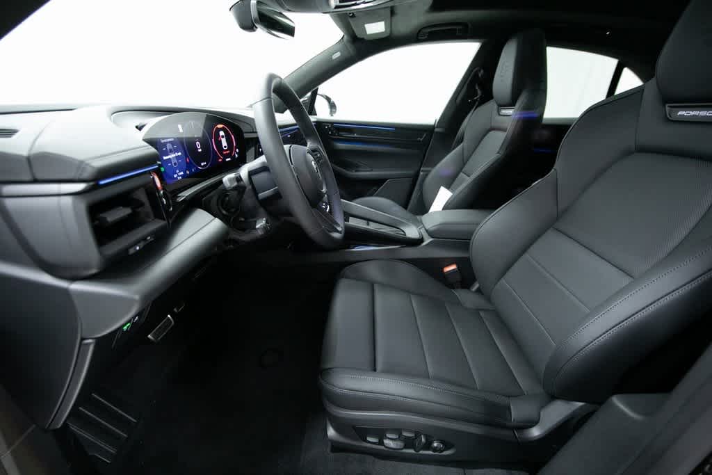 Thumbnail: 2025 Porsche Macan - 16