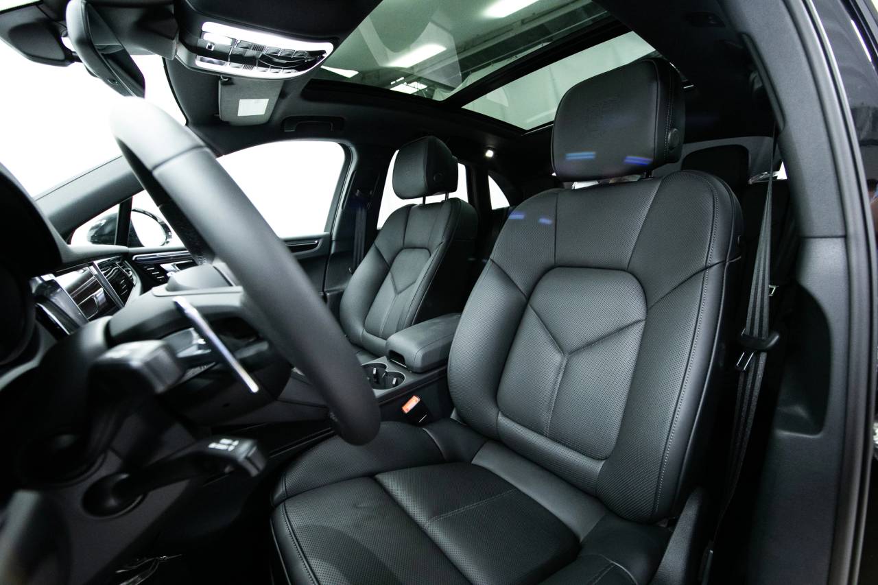 Thumbnail: 2025 Porsche Macan - 8