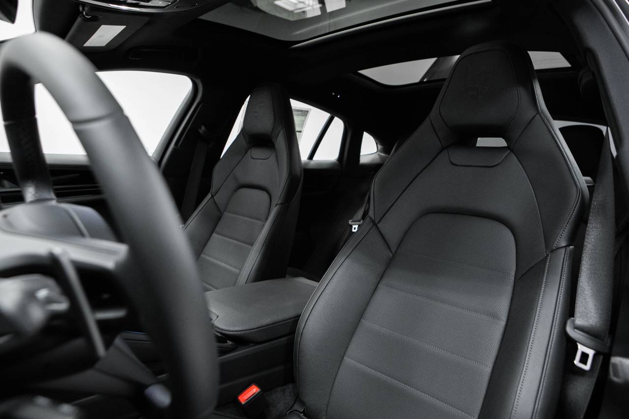 Thumbnail: 2026 Porsche Panamera - 5
