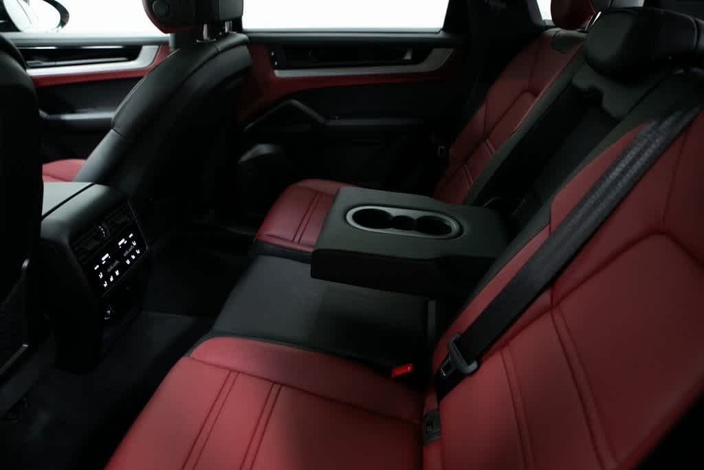 Thumbnail: 2024 Porsche Cayenne - 33