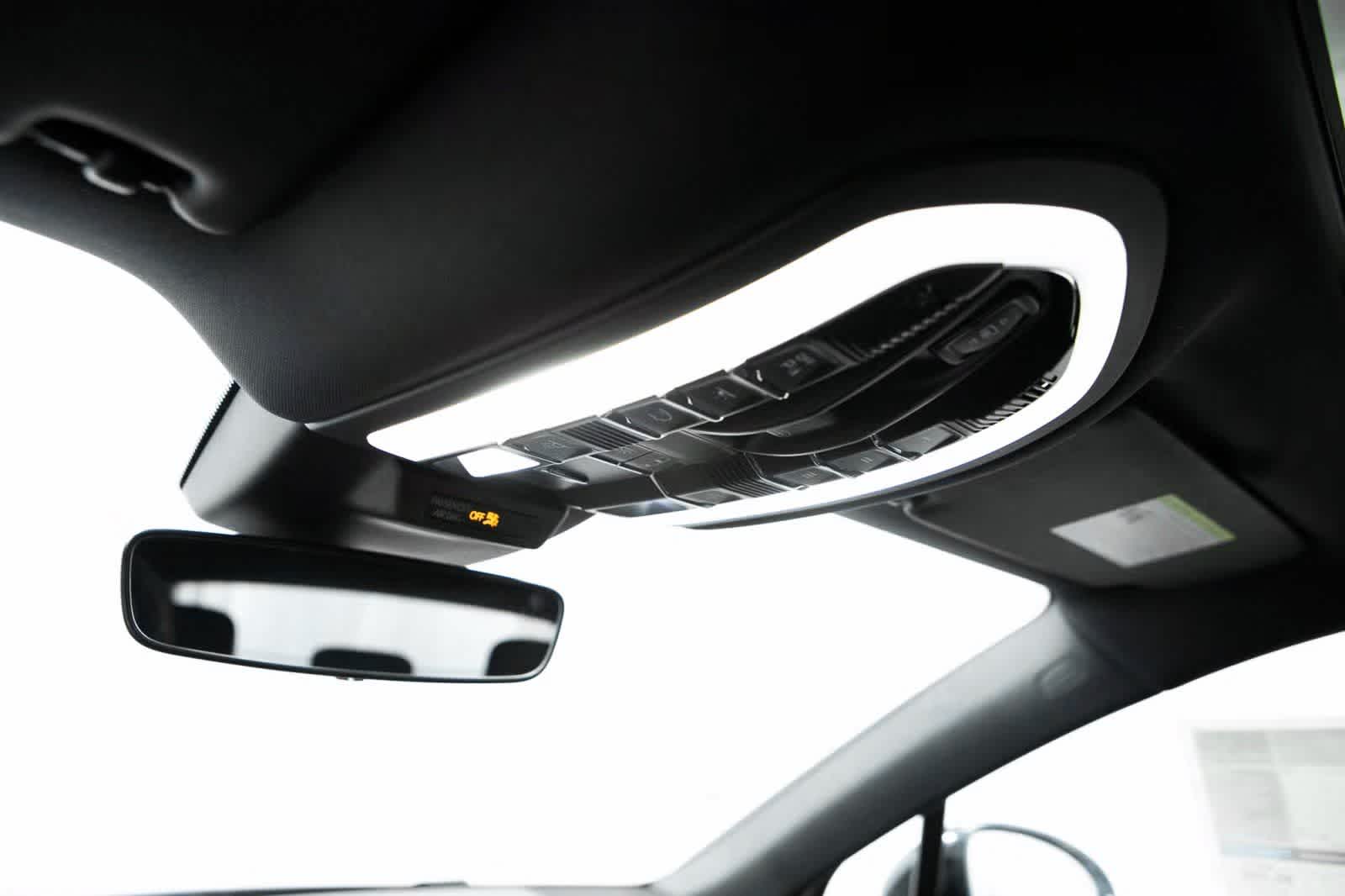 Thumbnail: 2026 Porsche Macan - 23