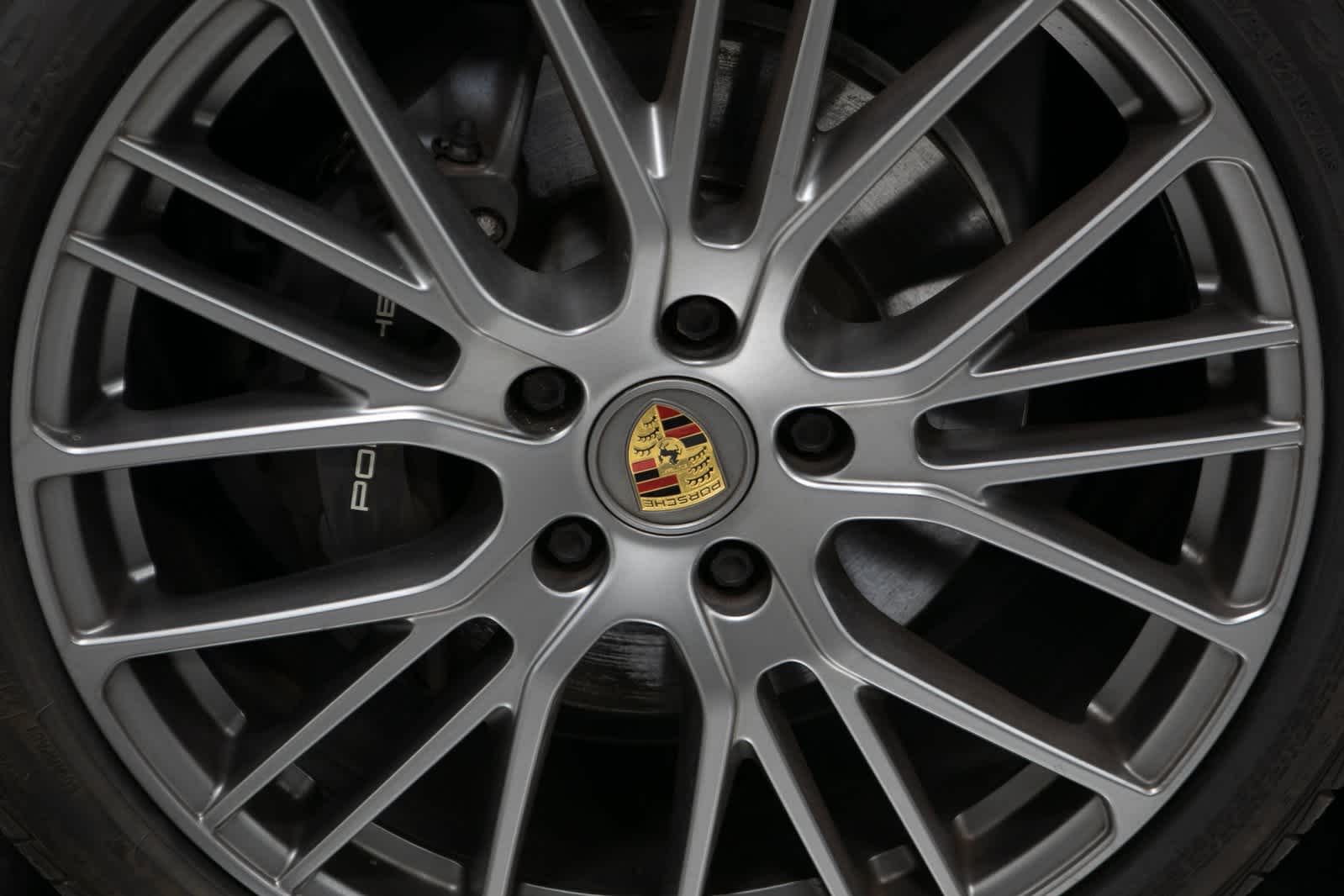 Thumbnail: 2023 Porsche Panamera - 11