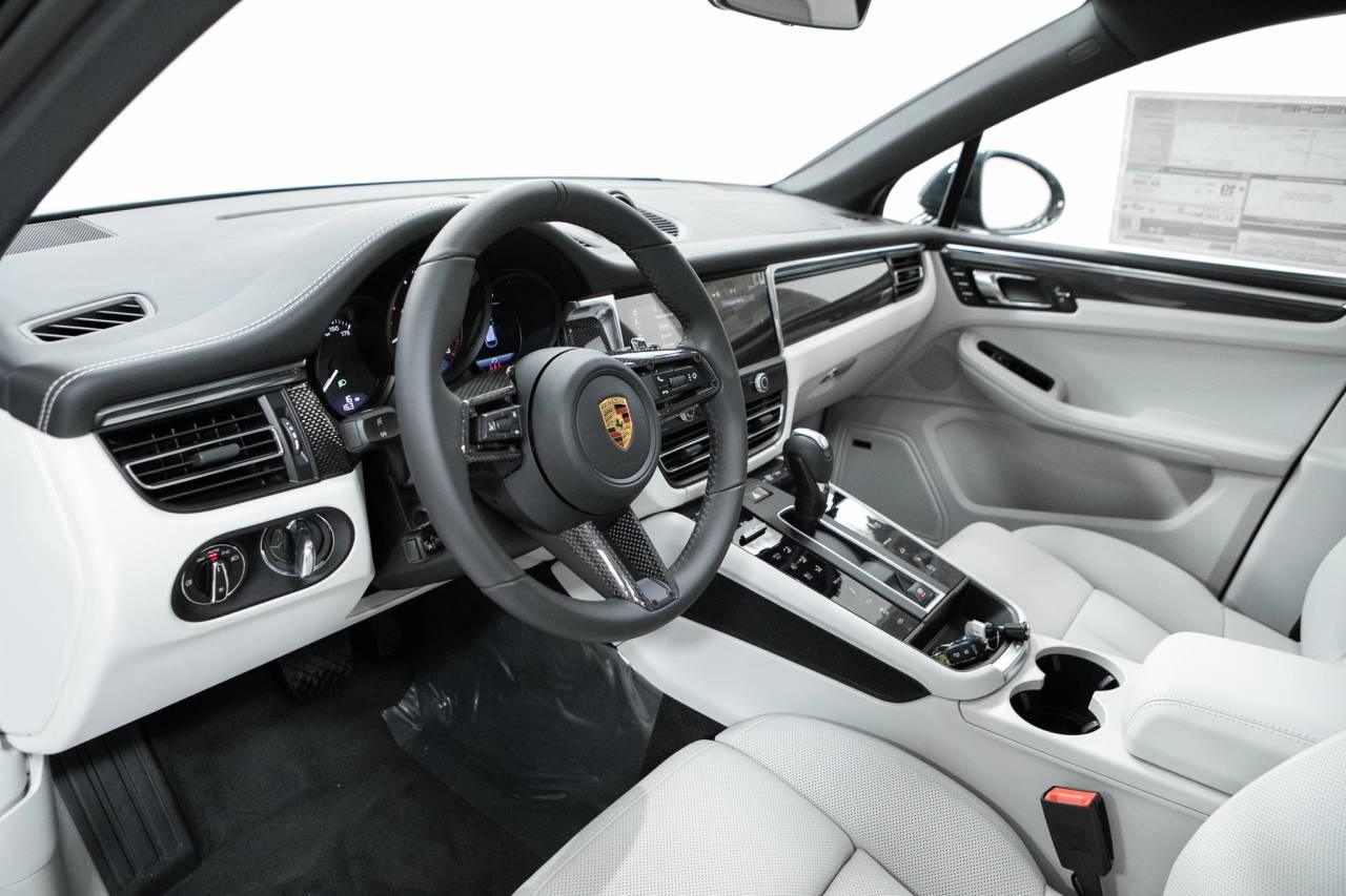 Thumbnail: 2026 Porsche Macan - 4
