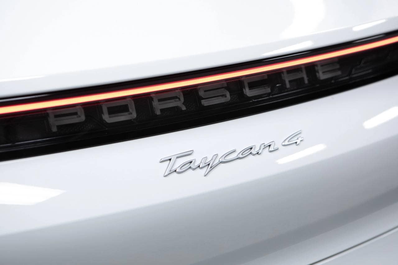 Thumbnail: 2026 Porsche Taycan - 15