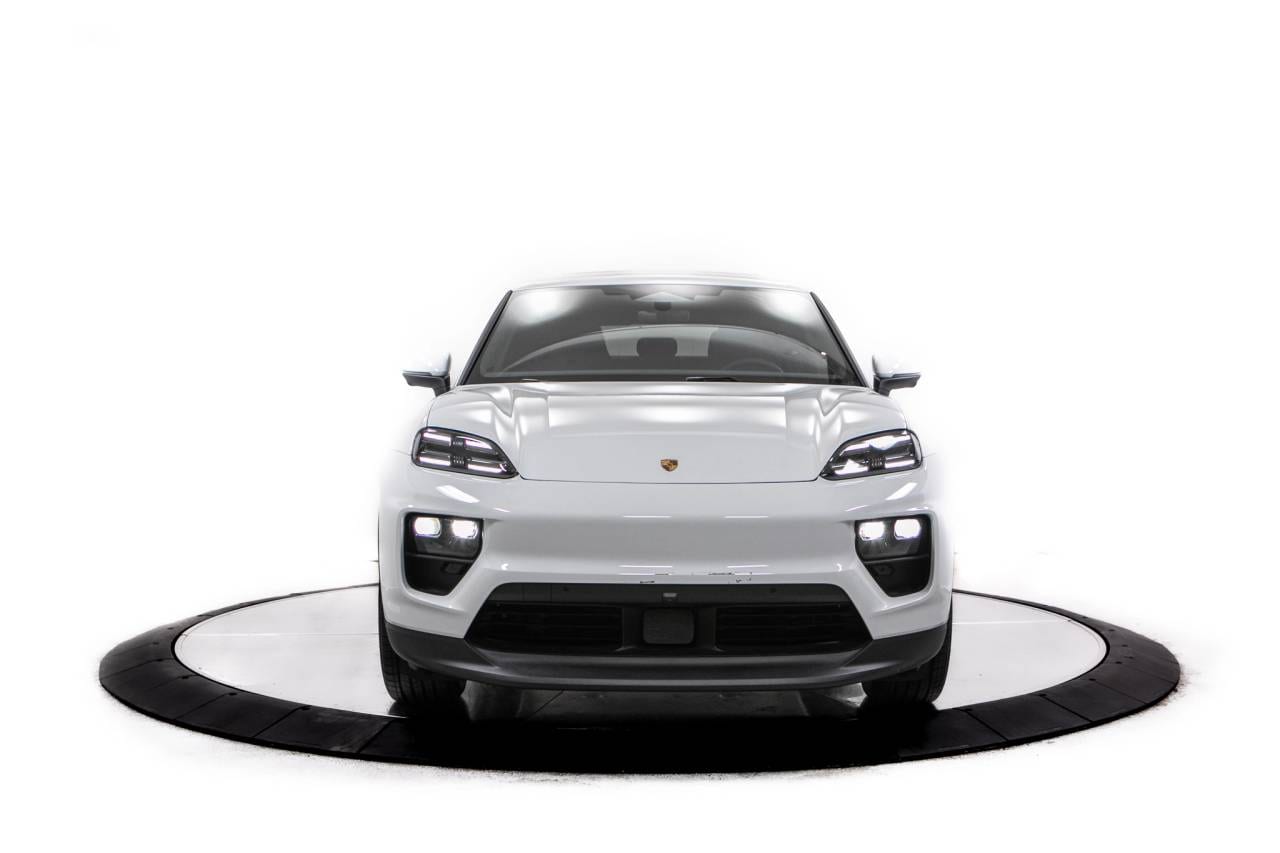 Thumbnail: 2026 Porsche Macan - 10