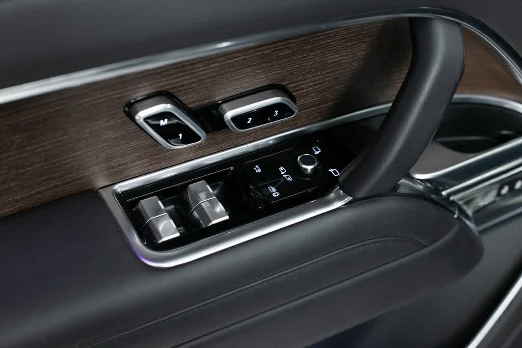 Thumbnail: 2023 Land Rover Range Rover - 20