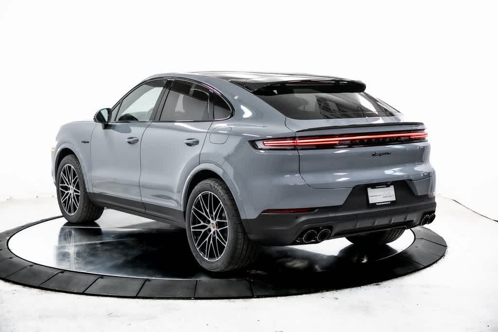 Thumbnail: 2025 Porsche  - 3