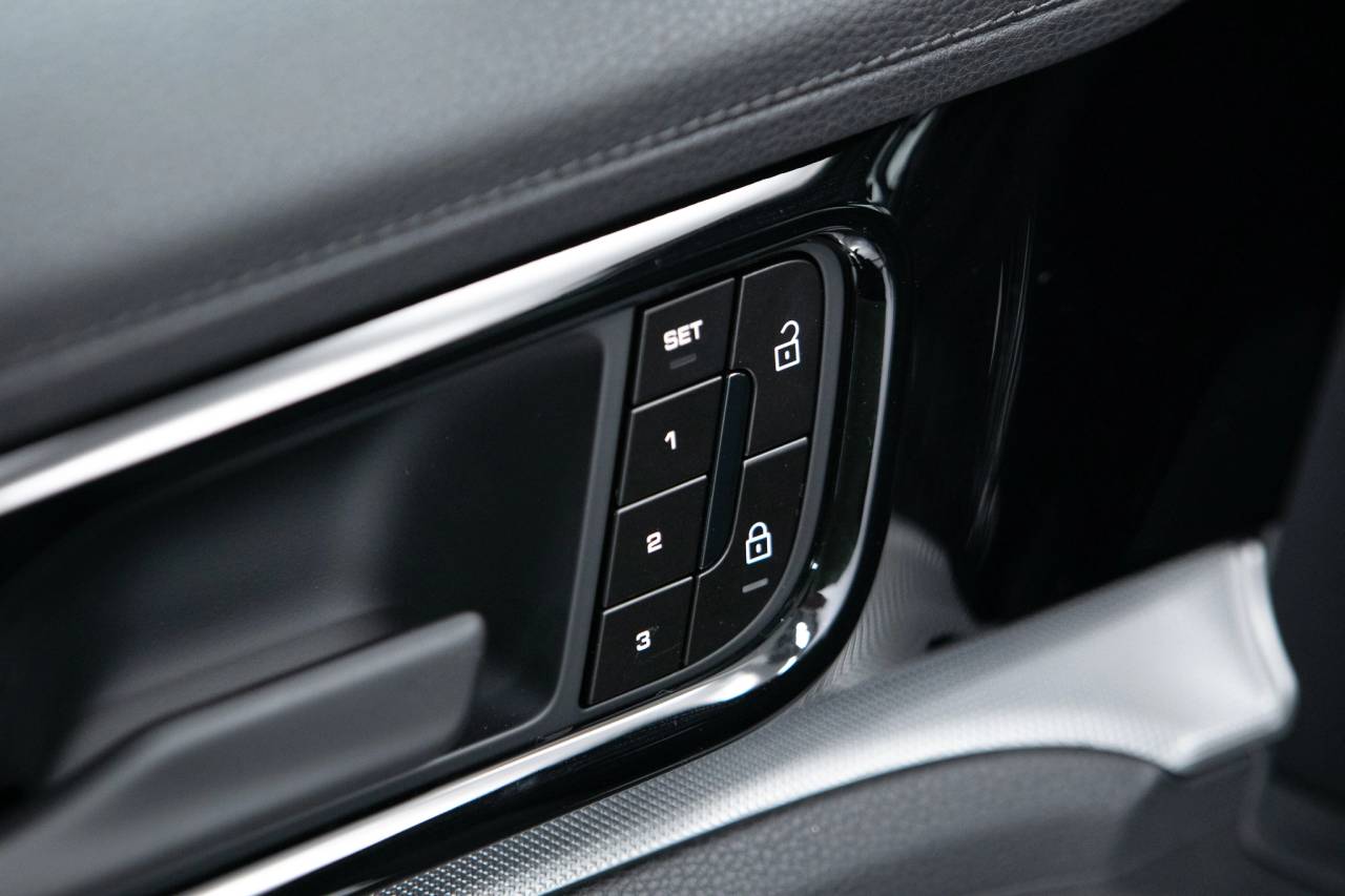 Thumbnail: 2026 Porsche Panamera - 26