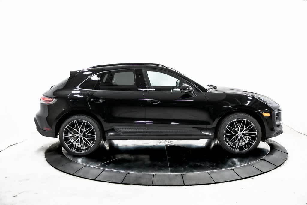 Thumbnail: 2025 Porsche Macan - 8
