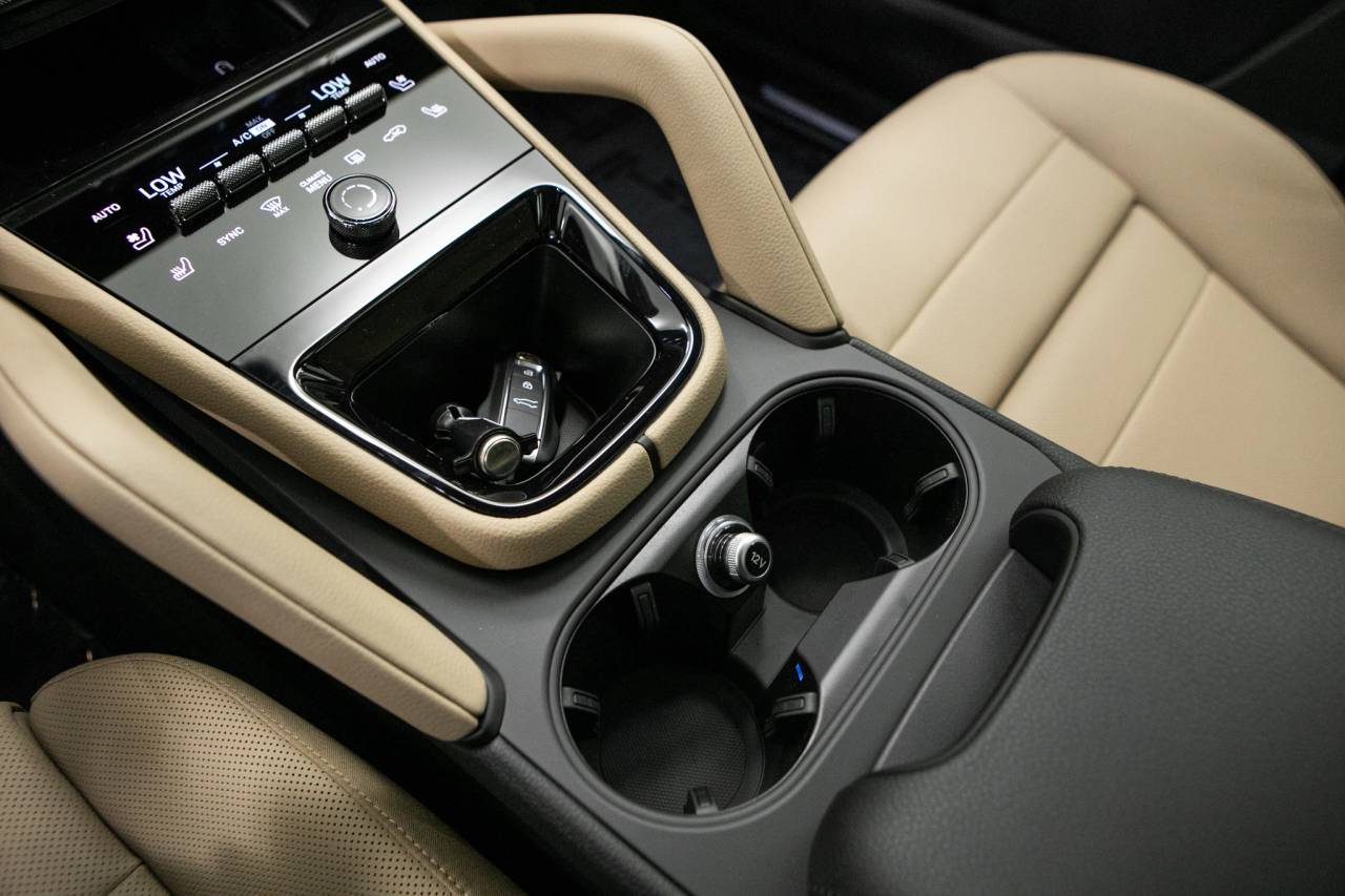 Thumbnail: 2026 Porsche Cayenne - 30