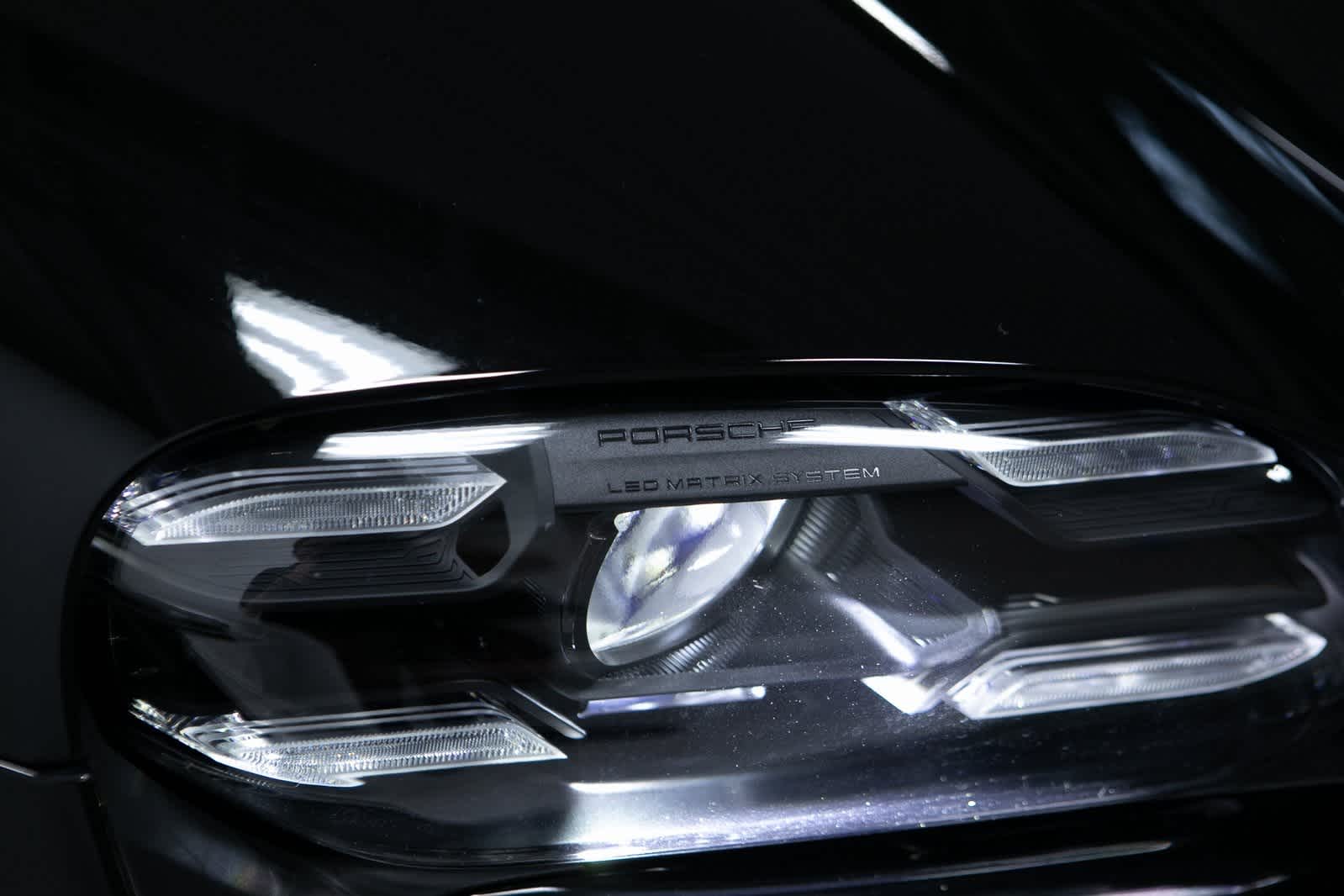 Thumbnail: 2022 Porsche Taycan - 33