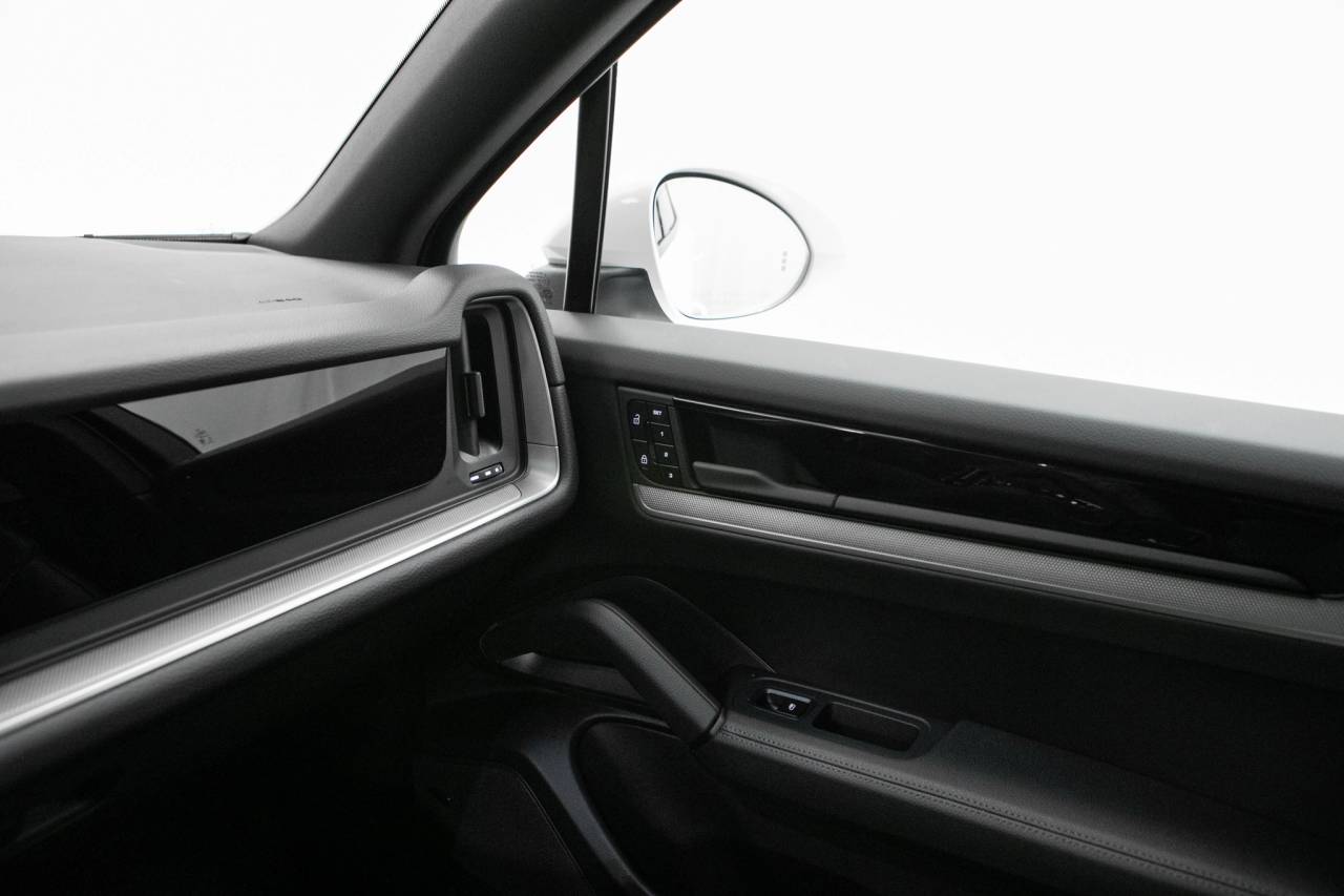Thumbnail: 2026 Porsche Cayenne - 29