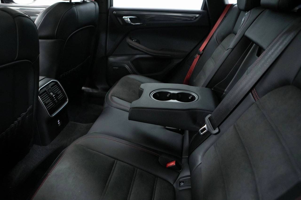 Thumbnail: 2026 Porsche Macan - 29