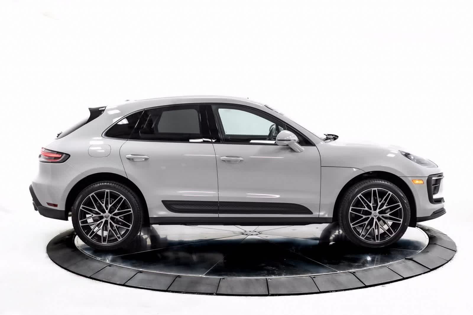 Thumbnail: 2025 Porsche Macan - 8