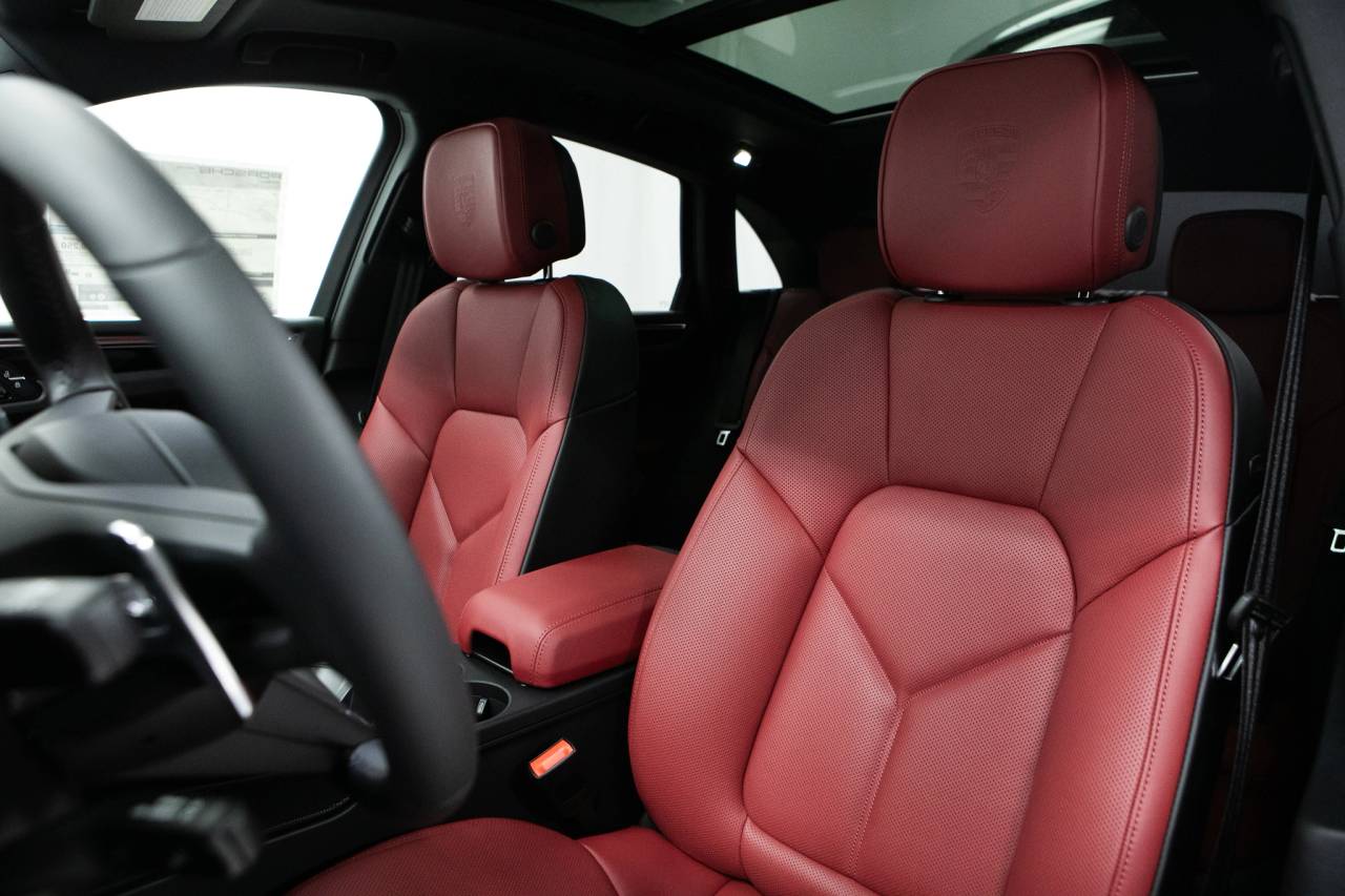 Thumbnail: 2026 Porsche Macan - 5