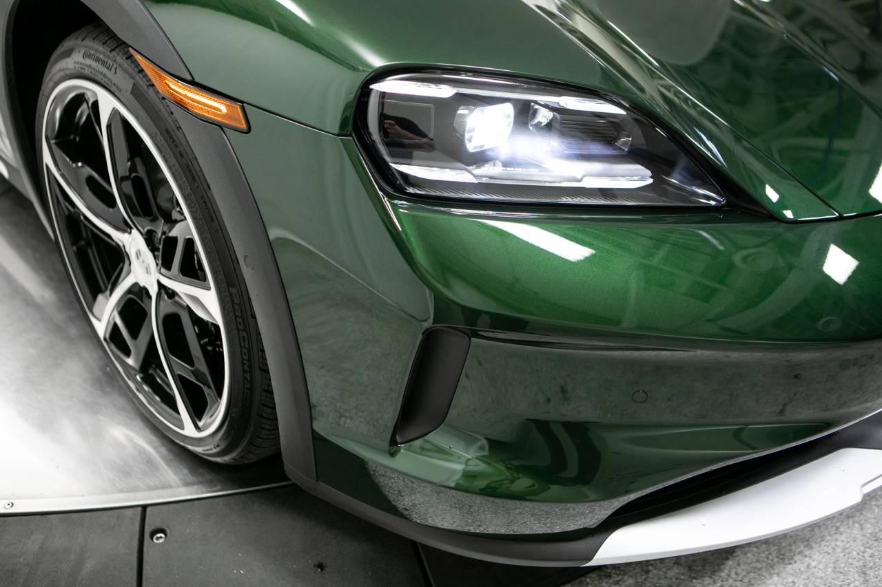 Thumbnail: 2026 Porsche Taycan - 12