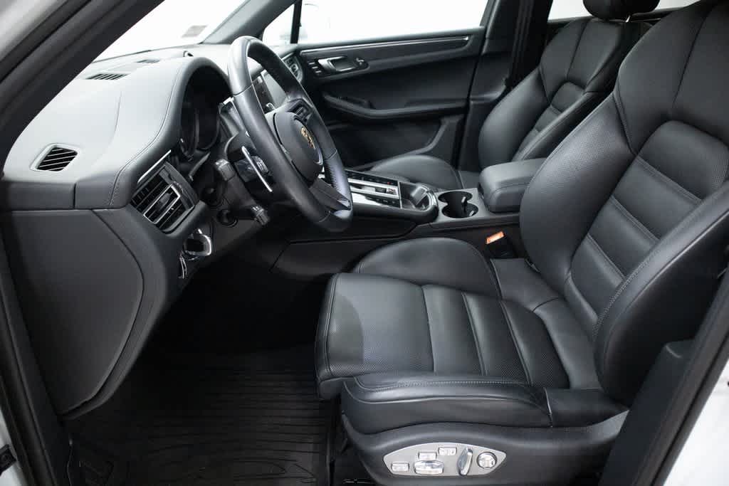Thumbnail: 2024 Porsche Macan - 16