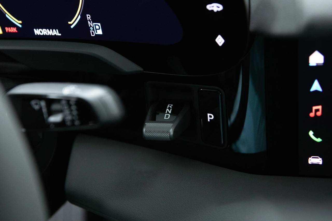 Thumbnail: 2025 Porsche Taycan - 31