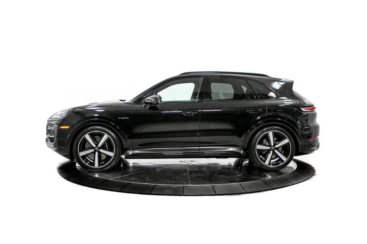 Thumbnail: 2026 Porsche Cayenne - 2