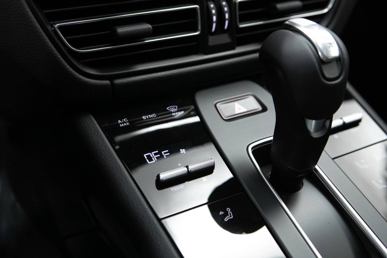 Thumbnail: 2026 Porsche Macan - 28