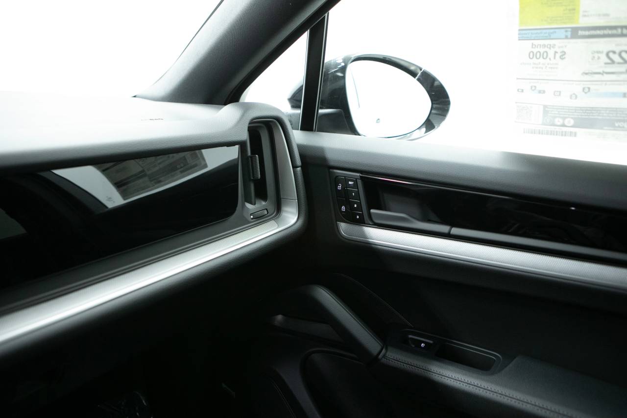 Thumbnail: 2025 Porsche Cayenne - 33