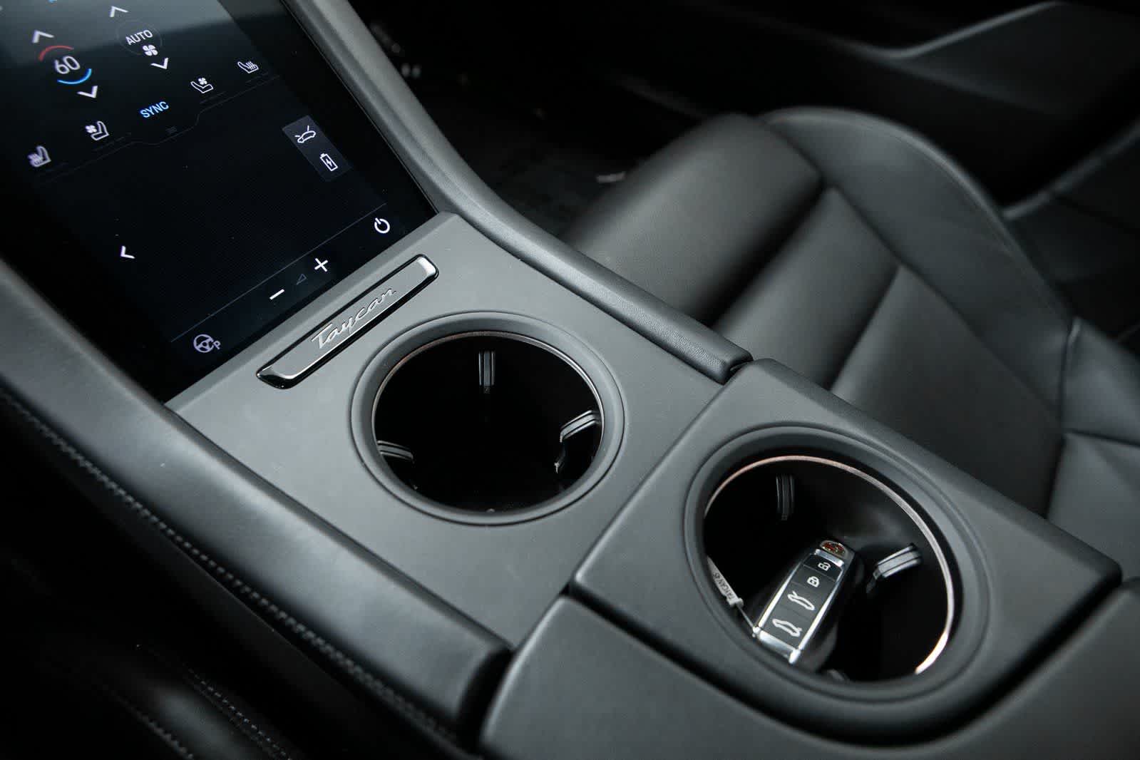 Thumbnail: 2022 Porsche Taycan - 23