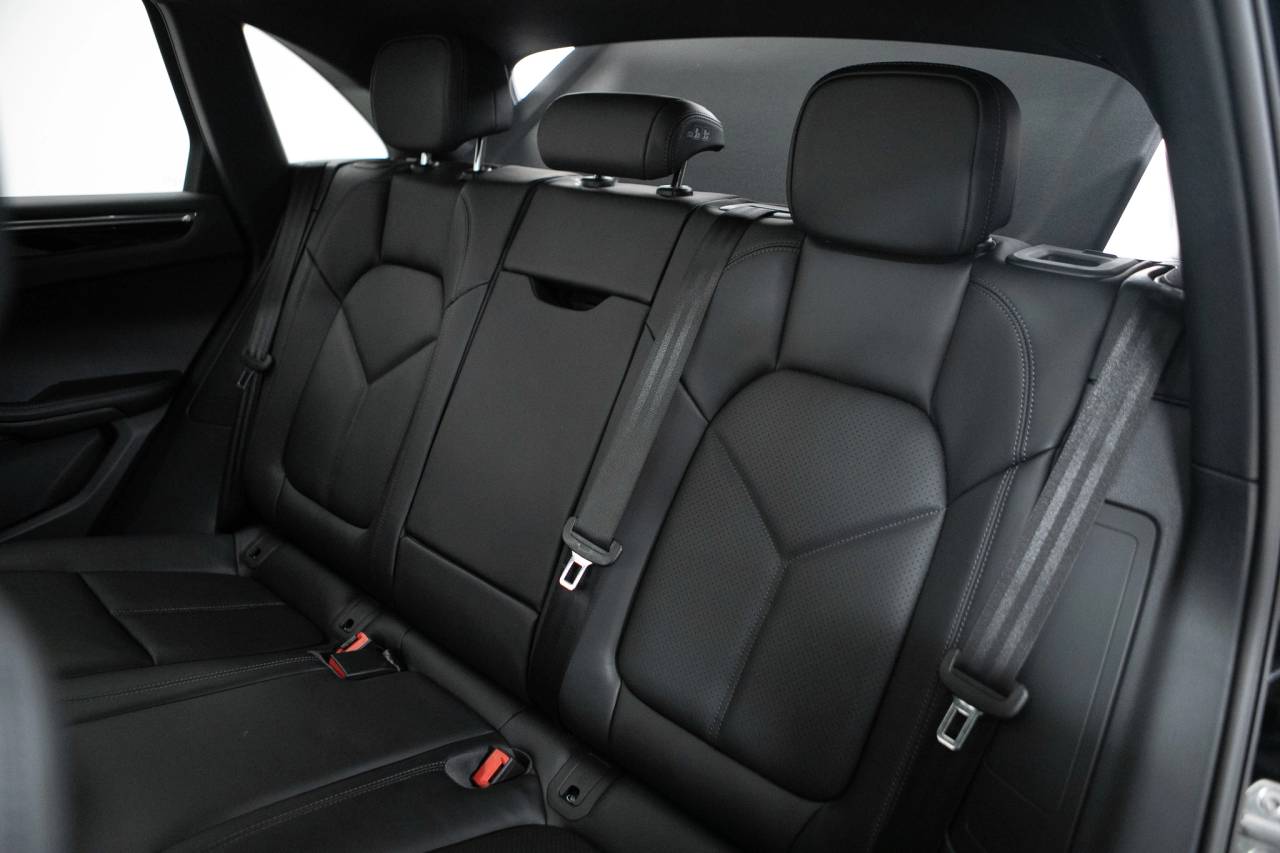 Thumbnail: 2026 Porsche Macan - 38