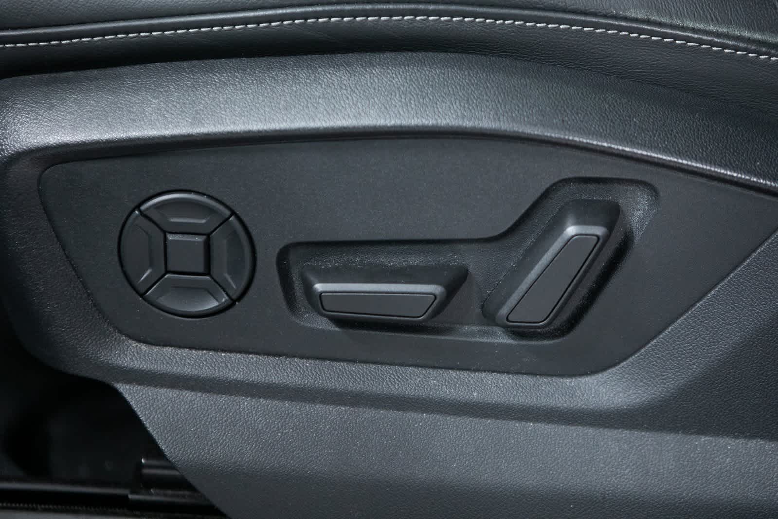 Thumbnail: 2022 Audi Q8 - 17