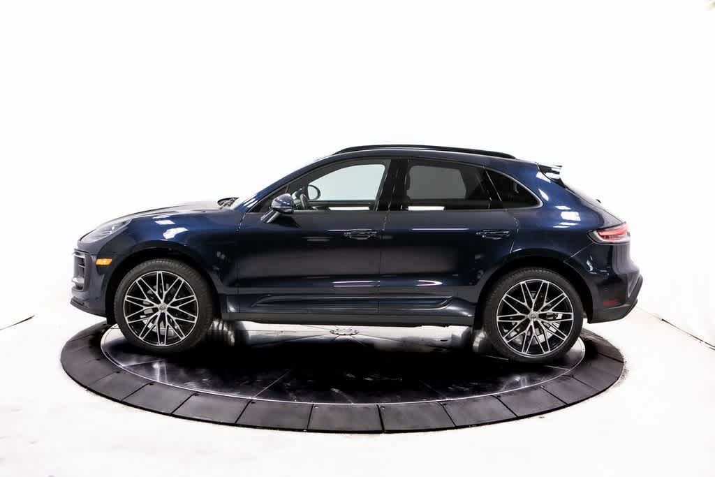 2023 Porsche Macan Base photo 2