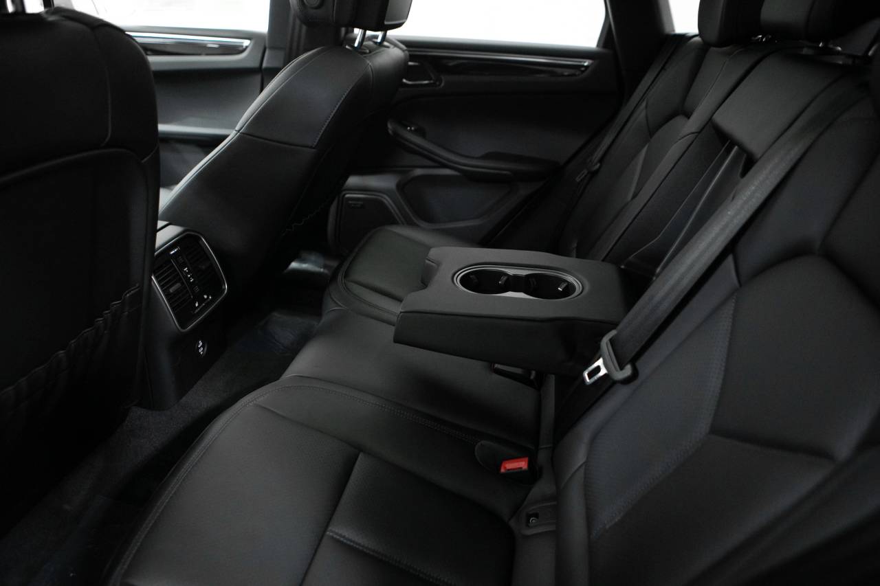 Thumbnail: 2026 Porsche Macan - 35