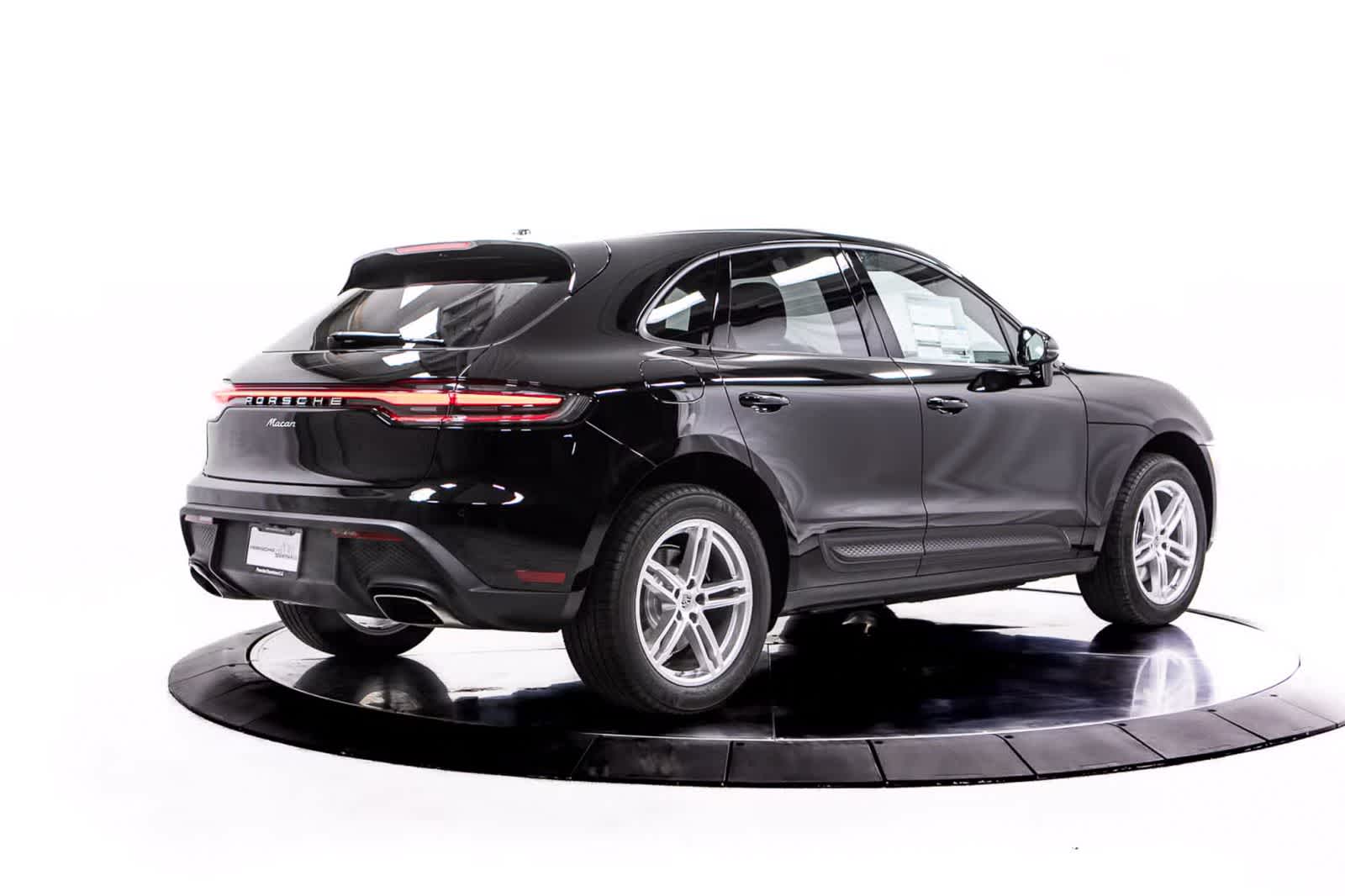Thumbnail: 2026 Porsche Macan - 7